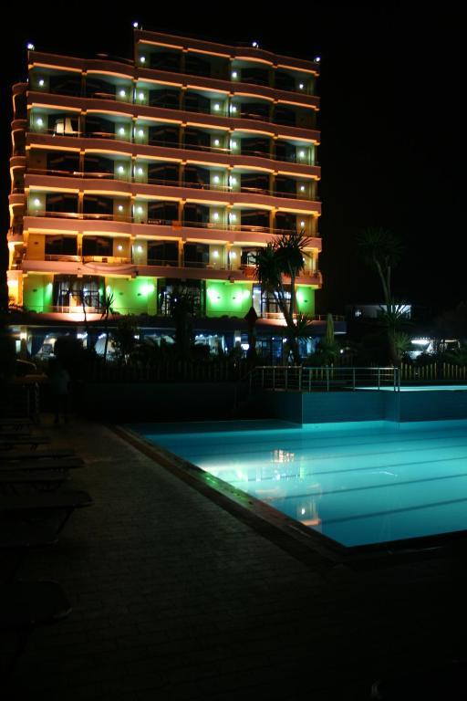 Hotel Bahamas Sarandë エクステリア 写真
